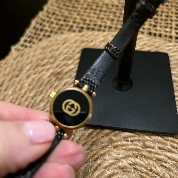 Authentic Vintage Gucci Watch - Picture 6 of 10